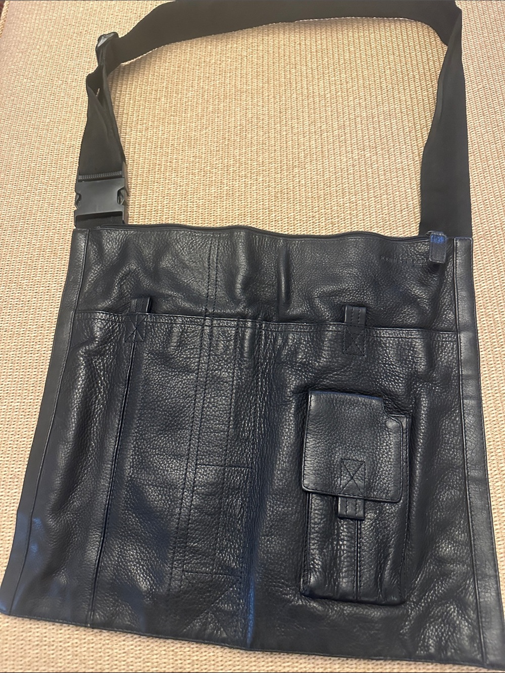 ✔️ Super nice Men’s Kenneth Cole Leather cross body messenger